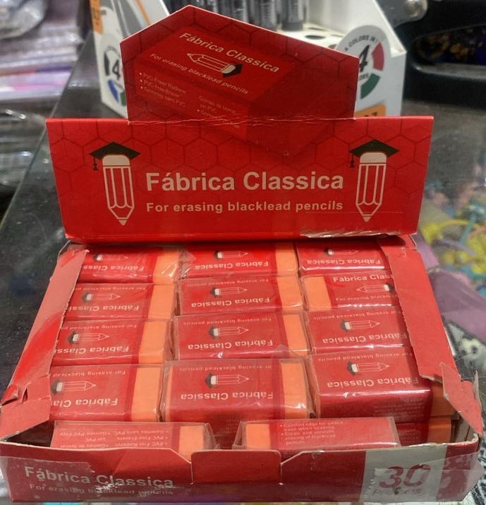 استيكة فابريكا حمراء